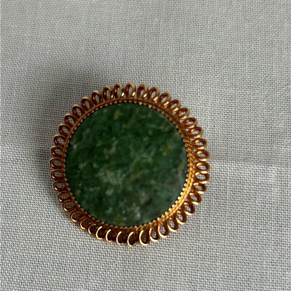 Vintage Catamore Jade and Gold Brooch (12k Gold)